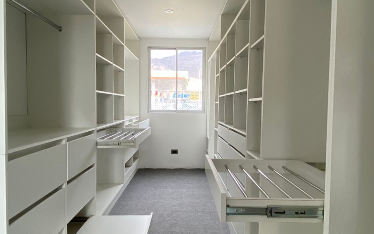 Walk-in Closet